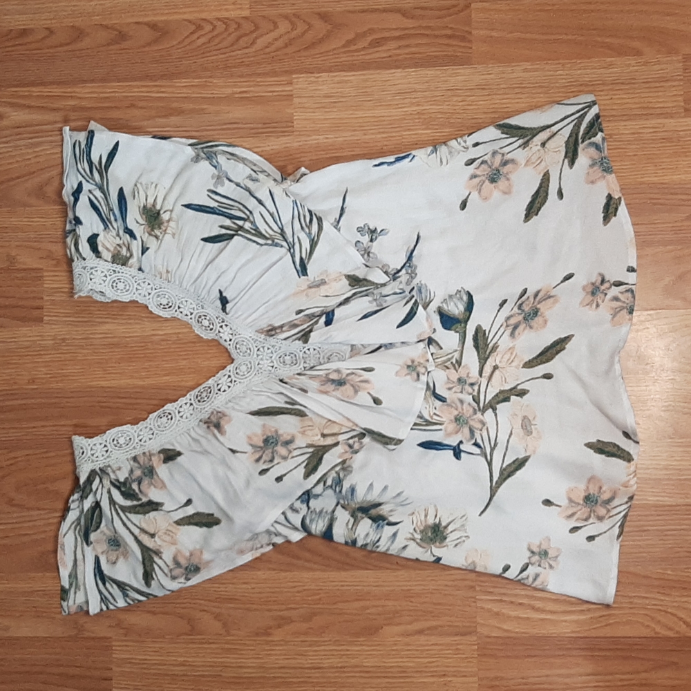 White Flowing Buckle Daytrip Top